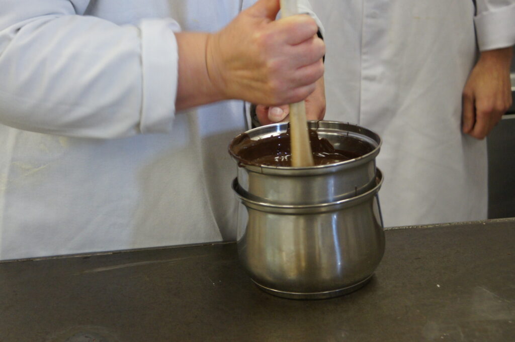 厨师混合铝桶巧克力